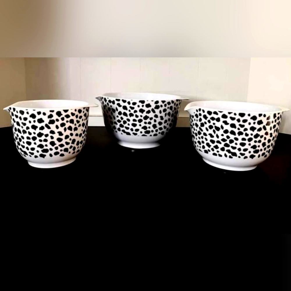 Gourmet Home 3 piece mixing Bowl Set in Cow Print